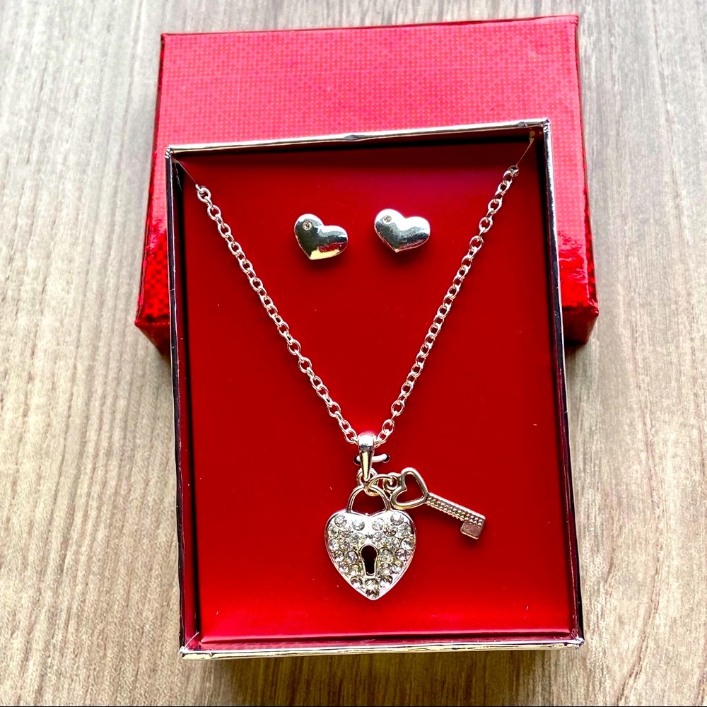 Heart w/ Key Necklace & Earring Set in box -NEW
